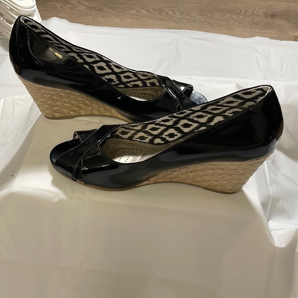 Dexflex Comfort ladies black espadrilles shoe. Shiny black, sz 10w- see pic